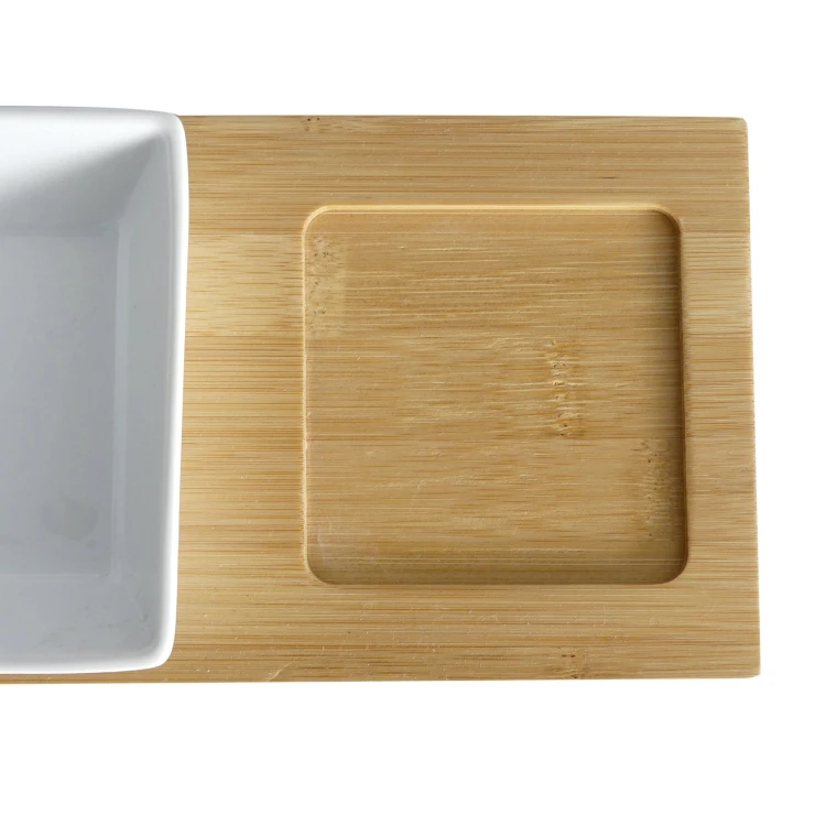 Zestaw 3 kwadratowych porcelanowych miseczek na bambusowej podkładce, 33,5x12x5 cm, białe